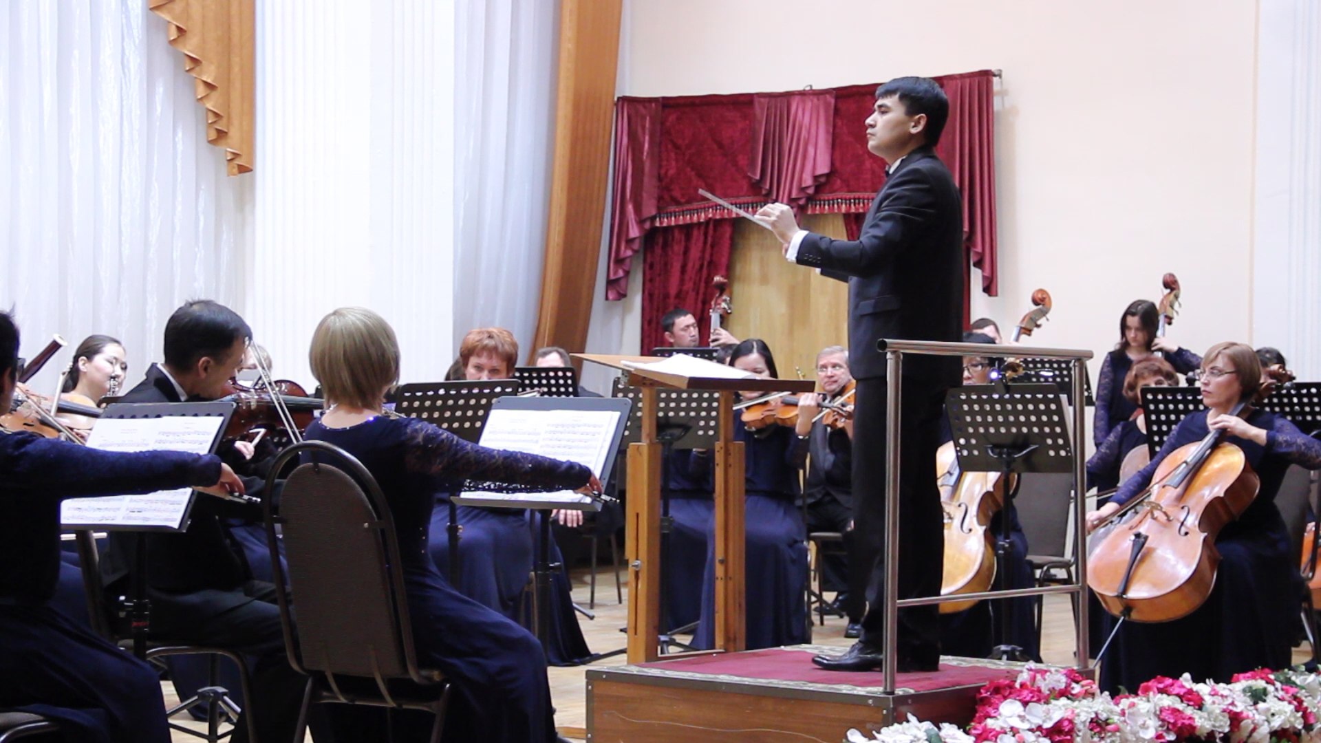 Первый концерт симфонического оркестра в новом 2017 году прошел в к/з "Шалкыма" 19 января