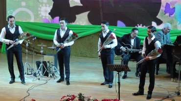 Фото с концерта "Самой милой, дорогой". 8 марта, выступал ансамбль "Мерей"