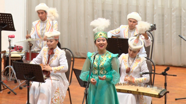 17 июня в концертном зале "Шалкыма" успешно прошёл очередной концерт ансамбля "Арка сазы", который был тепло принят зрителями