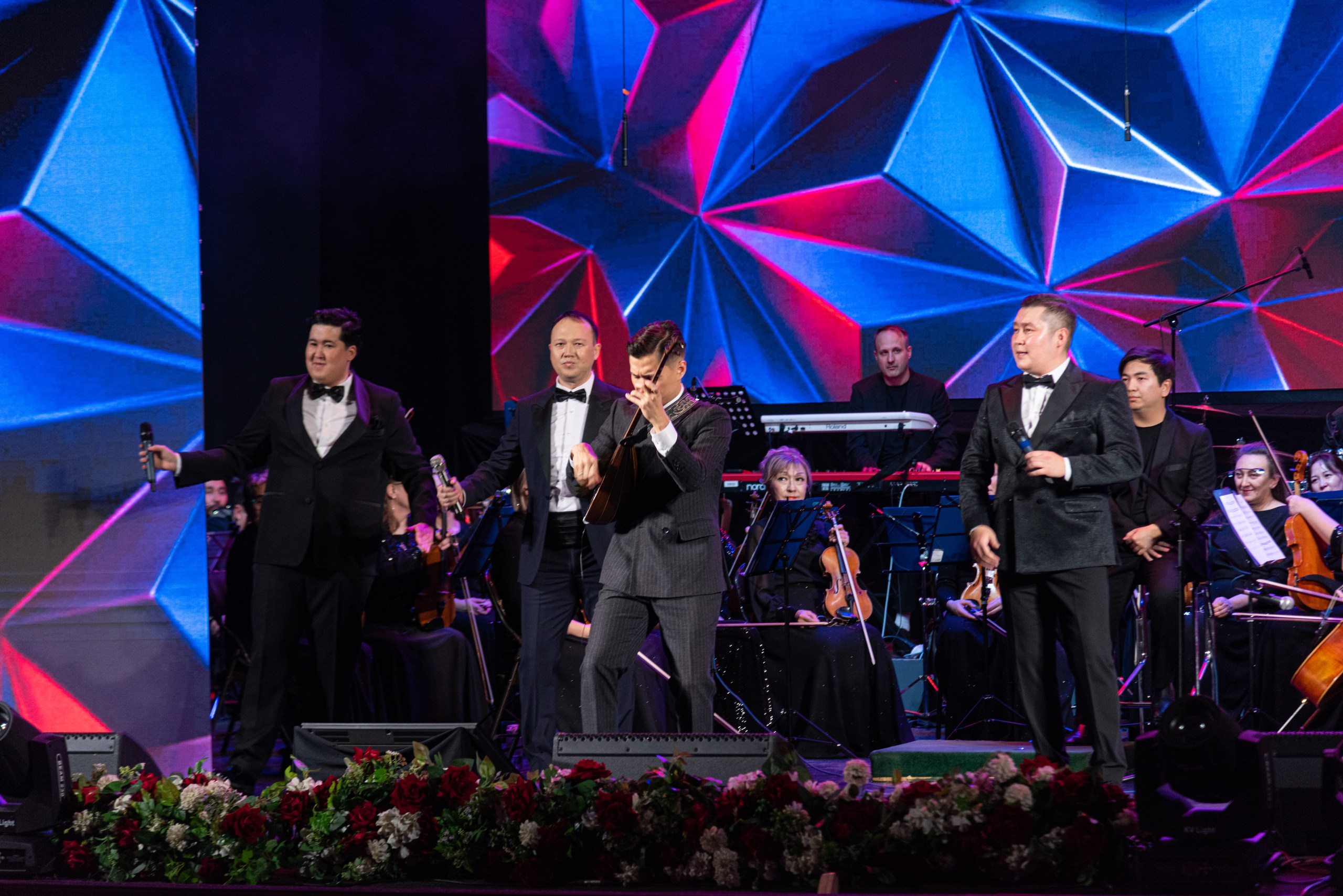 Шырқалсын қазақ әуені