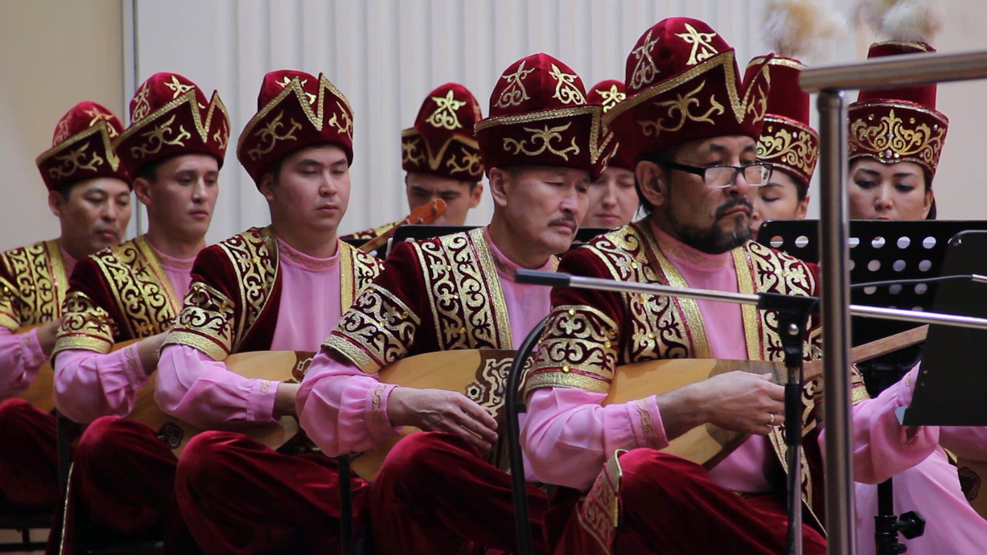 Музыка на казахском языке. Оркестр казахских народных инструментов. Казахский фольклор. Казахская музыкальная культура. Музыкальные инструменты казахского народа.