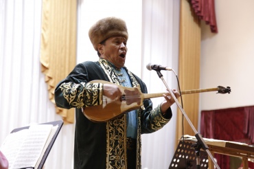Концерт академического оркестра казахских народных инструментов им. Таттимбета в честь 9 мая 