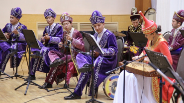 Праздничный концерт «Наурыз-Думан» фольклорного ансамбля «Арка сазы»