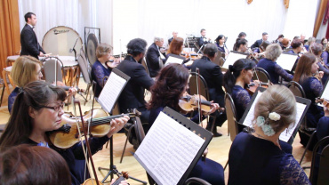 Первый концерт симфонического оркестра в новом 2017 году прошел в концертном зале "Шалкыма" 19 января