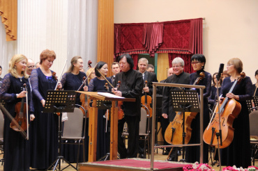11 февраля 2017 года в концертном зале "Шалкыма" состоялся концерт симфонического оркестр. Солист Максим Федотов