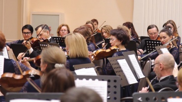 Симфонический оркестр под руководством заслуженного артиста РФ Эдуарда Амбарцумяна, фото с концерта 17.03.2018