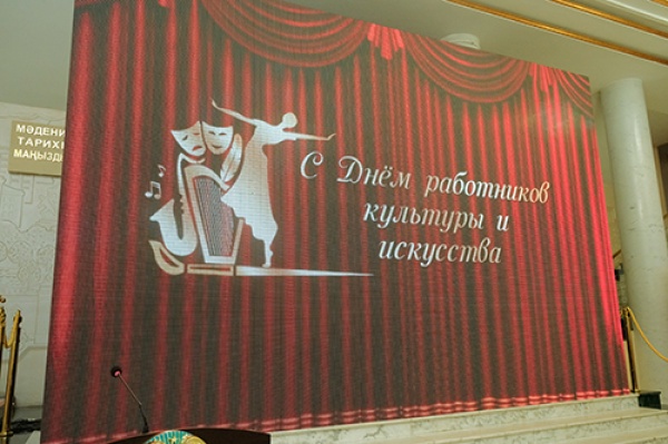 Артисты и работники Концертного объединения имени К.Байжанова получили премию акима Карагандинской области