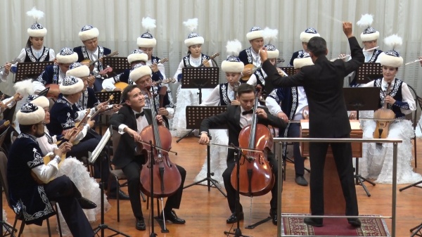 С торжественной концертной программой, посвящённой 30-летию Независимости Республики Казахстан, выступил 23 июня в концертном зале "Шалкыма" Академический оркестр казахских народных инструментов им. Таттимбета