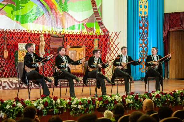 Концерт исполнителей традиционного пения «Ән керуен»